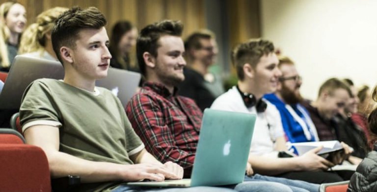 A Blogging Guide for College Students (How to start a blog?)