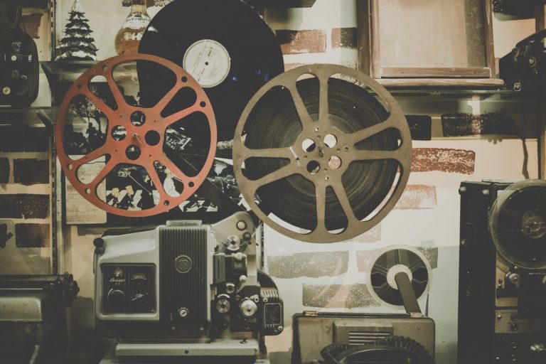 How to Start a Movie Blog? Let’s roll with the Blockbuster.