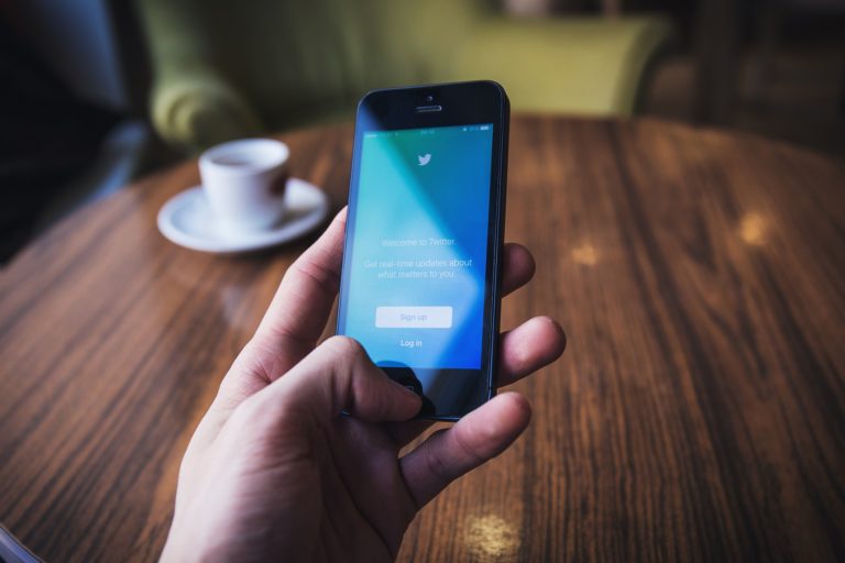How to Schedule Tweets to Save Time and Engage Your Followers?