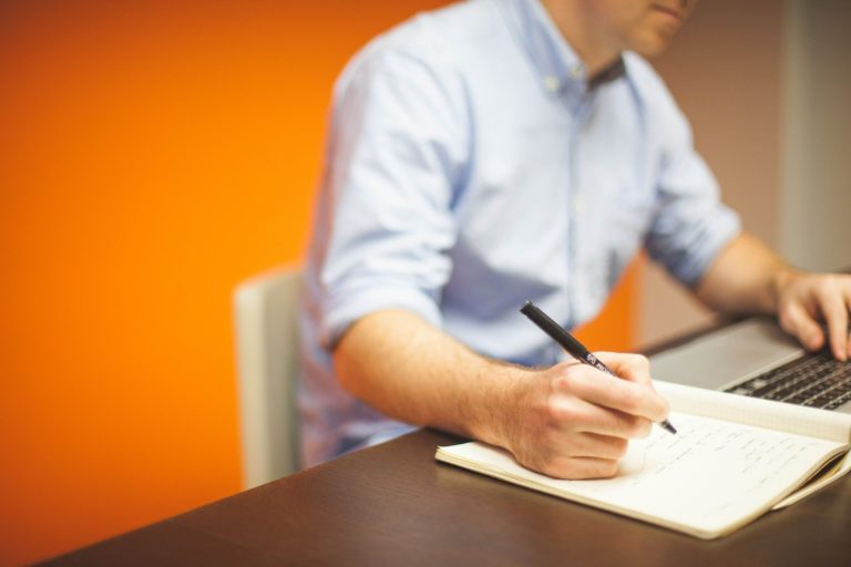 How To Start A Business Blog? What to write and where to get traffic?