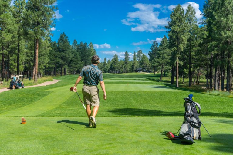 Choose Latest Men’s White Golf Shoes to Shop For
