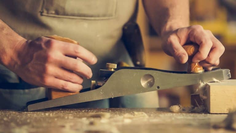 Things You Should Do to Become a Successful Carpenter in 2026
