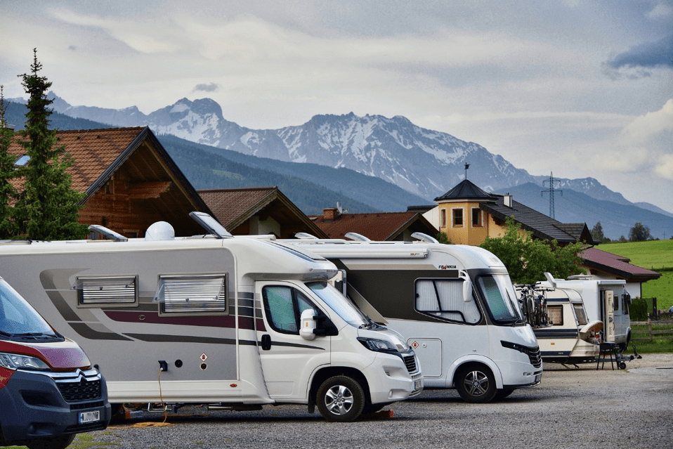 Why You May Need an Internet Antenna for Your RV?