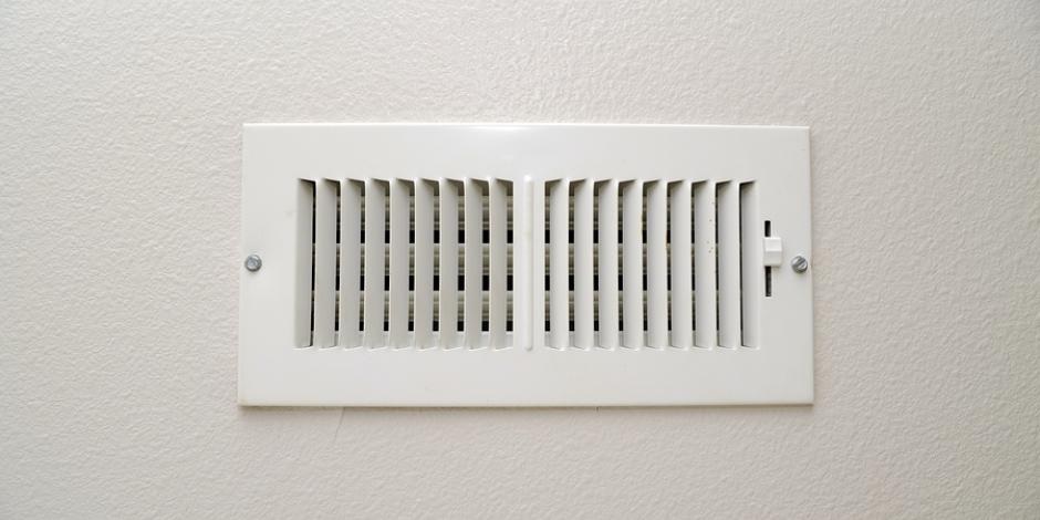 What problems arise from a dirty air filter