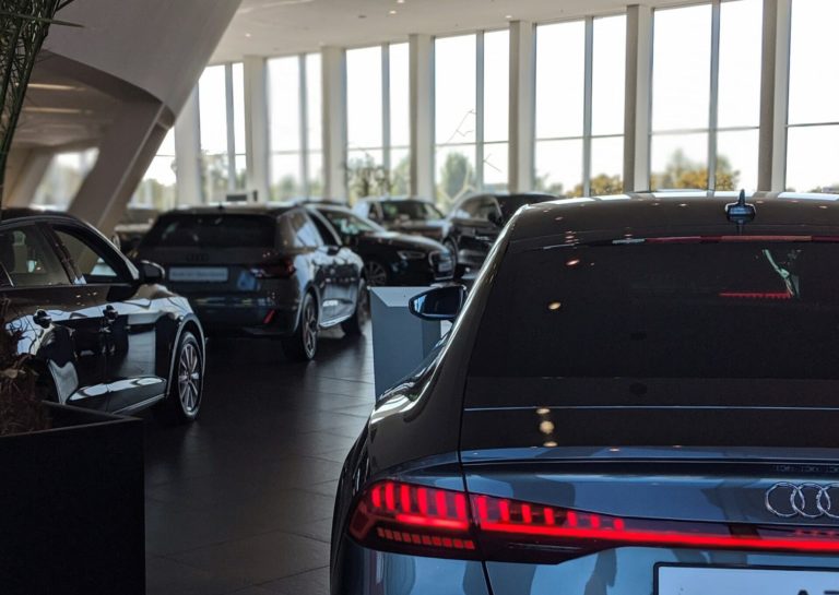 Reasons to go for live car dealer chat