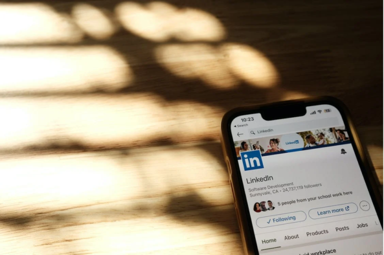 Social Selling on LinkedIn: How to Do It Successfully