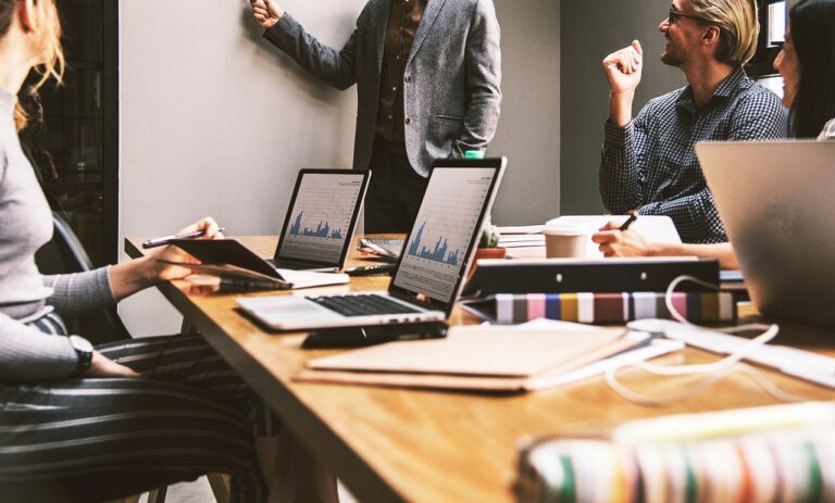 Top Tips for Setting Up a Tech-Friendly Office Environment