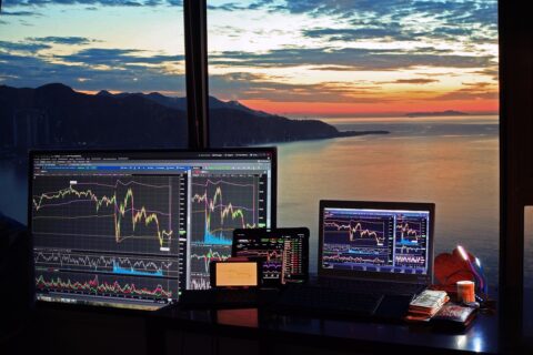 The Cognitive Edge: How Traders Use Psychology to Beat the Market